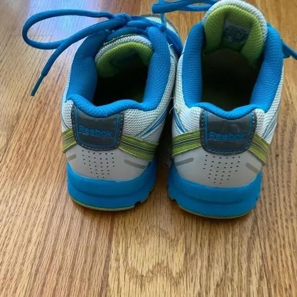 Reebok shoes, Size 4 (kids) 6(women) FAIR CONDITION - Picture 5 of 9